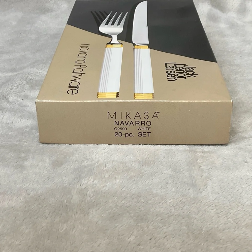 Mikasa Navarro G2590 Flatware 40 Pc Set White & Gold Jack Lenor Larsen HTF